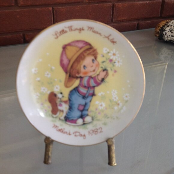 Vintage Avon Mother's Day Plate 1982 'Little Things Mean A Lot' - Picture 2 of 3